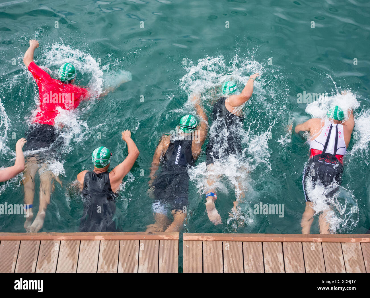Triathlon aprire acqua mare nuotata start. Foto Stock