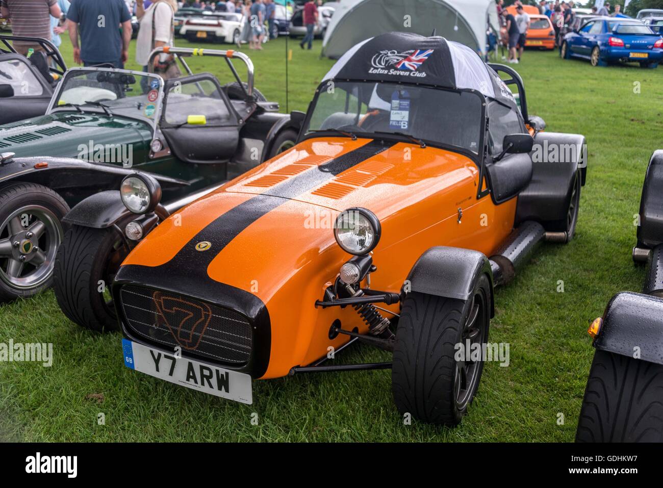 Sherborne, Dorset, Regno Unito. 17 luglio 2016. Una selezione di classici e supercars da Stati Uniti e Regno Unito. Sul display per tutte di vista. Parata di vetture. La raccolta di fondi per la carità. Credito: Gillian Downes/Alamy Live News. Foto Stock