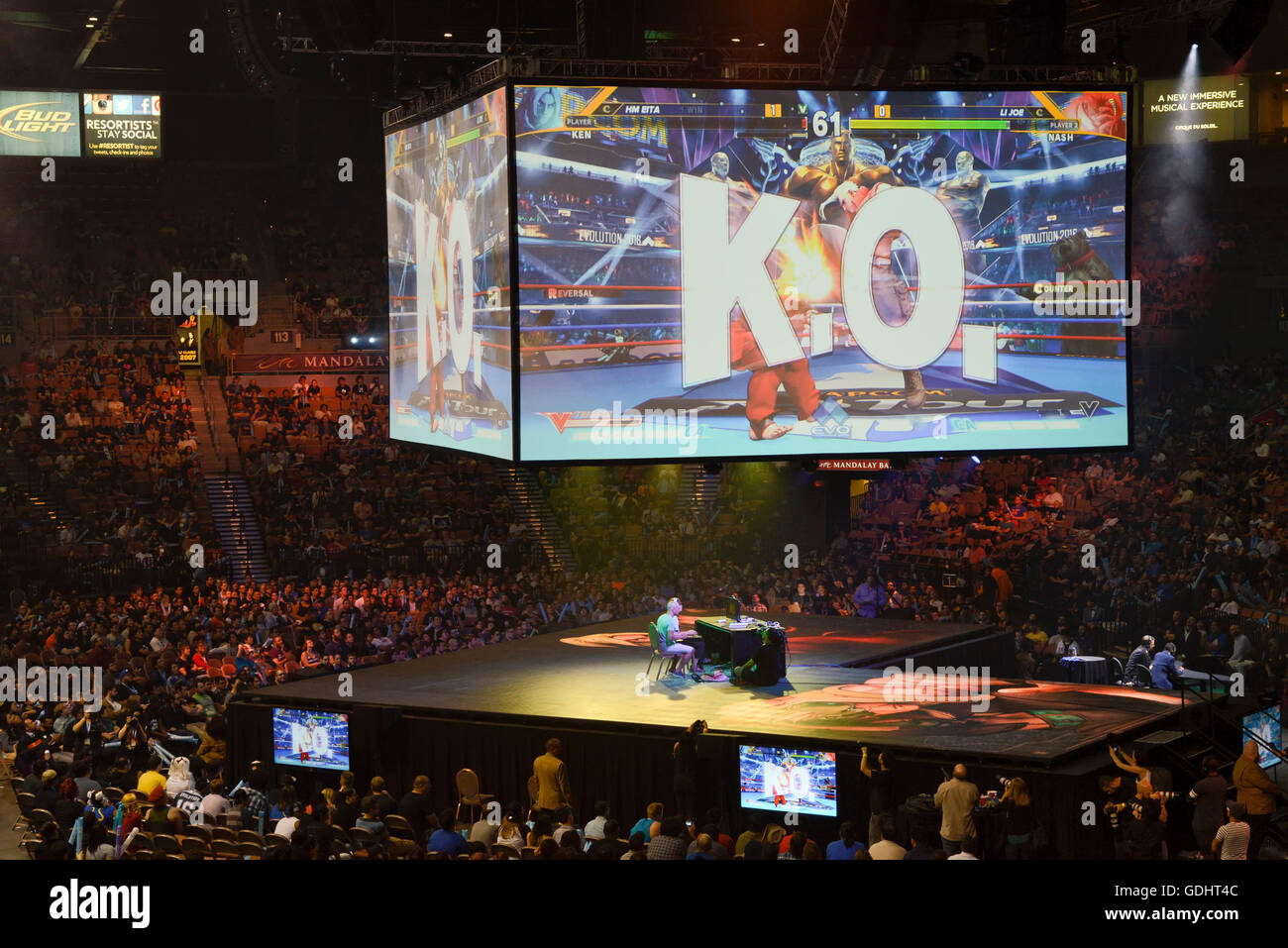 Las Vegas, Nevada, USA. 17 Luglio, 2016. Le finali di Street Fighter v a i mondi più grande gioco di combattimento torneo, Evoluzione 2016 (EVO campionato di serie) si svolgono al Mandalay Bay Events Centre di Las Vegas, Nevada, USA. Credito: Ken Howard/Alamy Live News Foto Stock