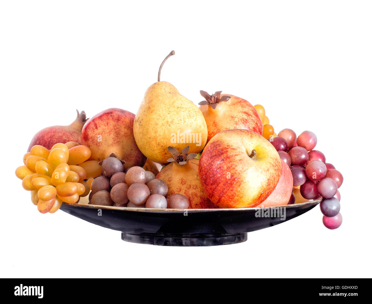 Assortimento di frutta in una terrina isolato su bianco. Foto Stock