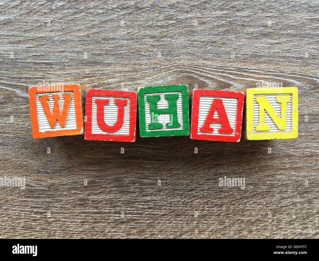 WUHAN city scritto con il blocchetto di legno lettera dei giocattoli Foto Stock