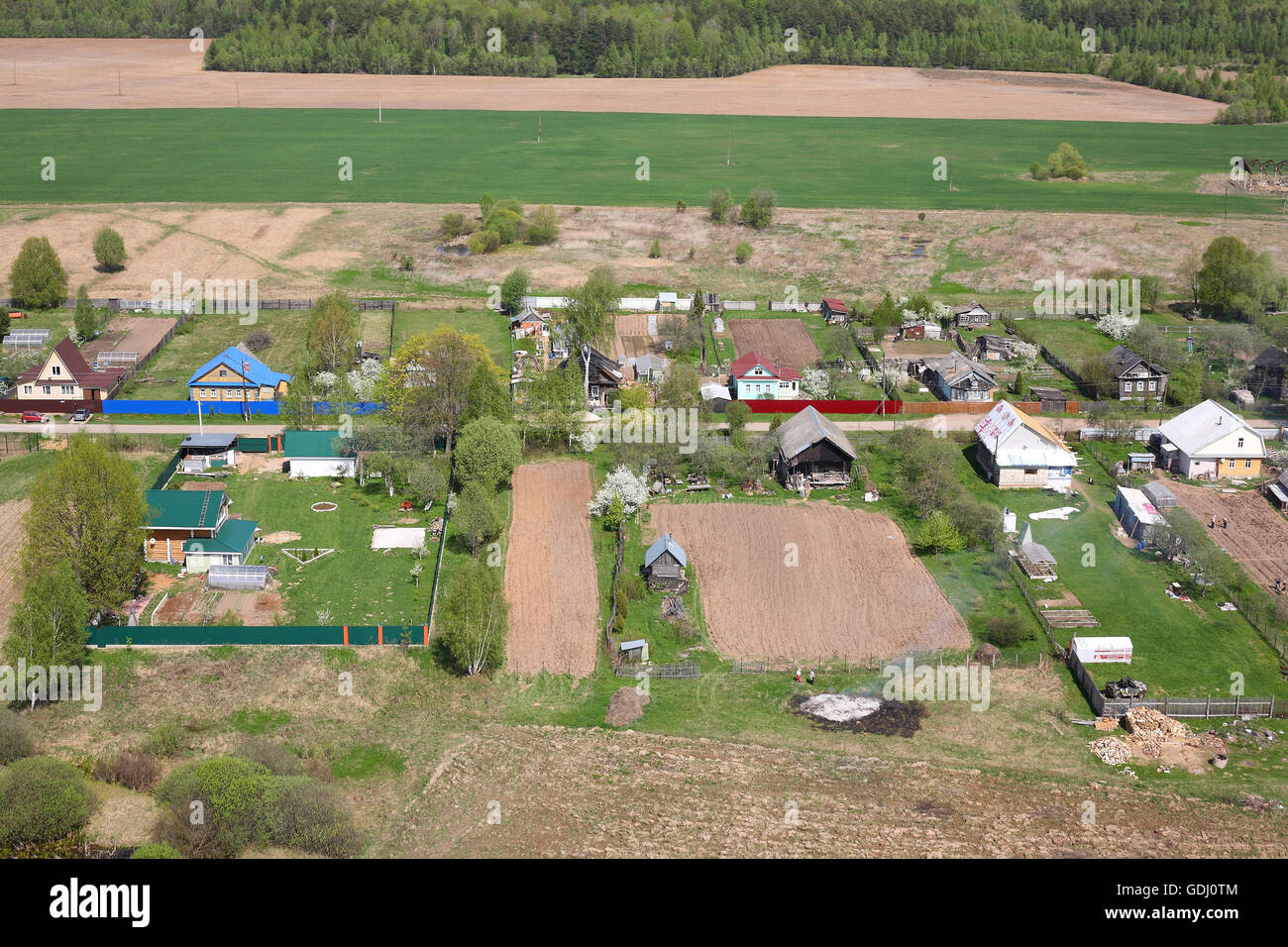 Vedute aeree - villaggio russo. Le riprese dall'elicottero. Foto Stock