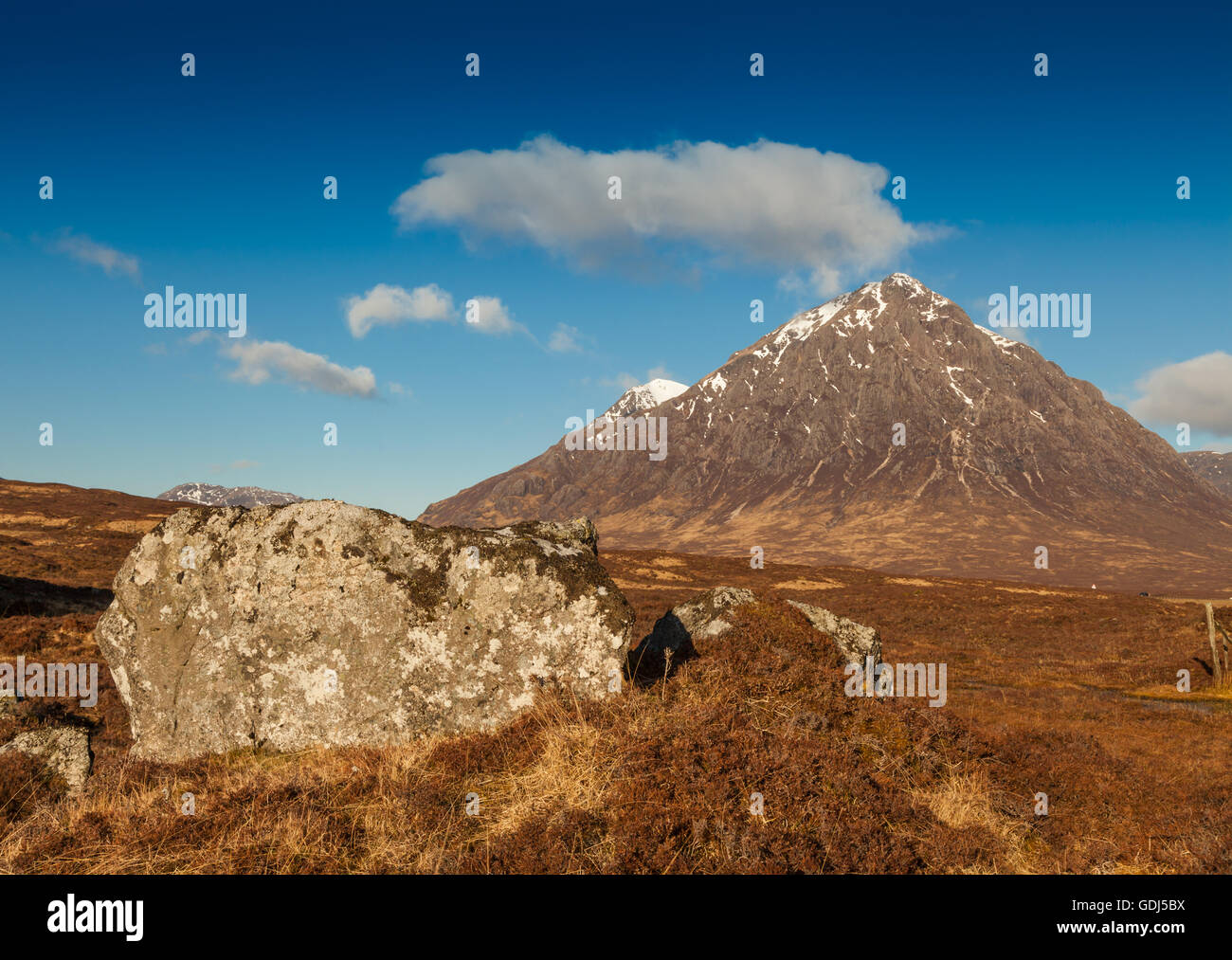 Buachaille Etive Mòr, è una montagna a capo di Glen Etive nelle Highlands della Scozia. Regno Unito Foto Stock