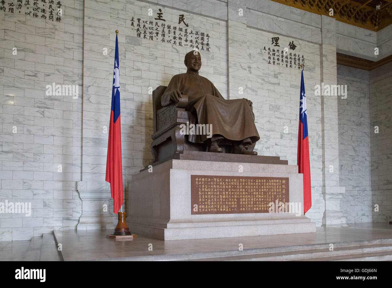 Statua della ex politcal e leader militare della Repubblica di Cina Chiang Kai-Shek all'interno Memorial Hall. Foto Stock
