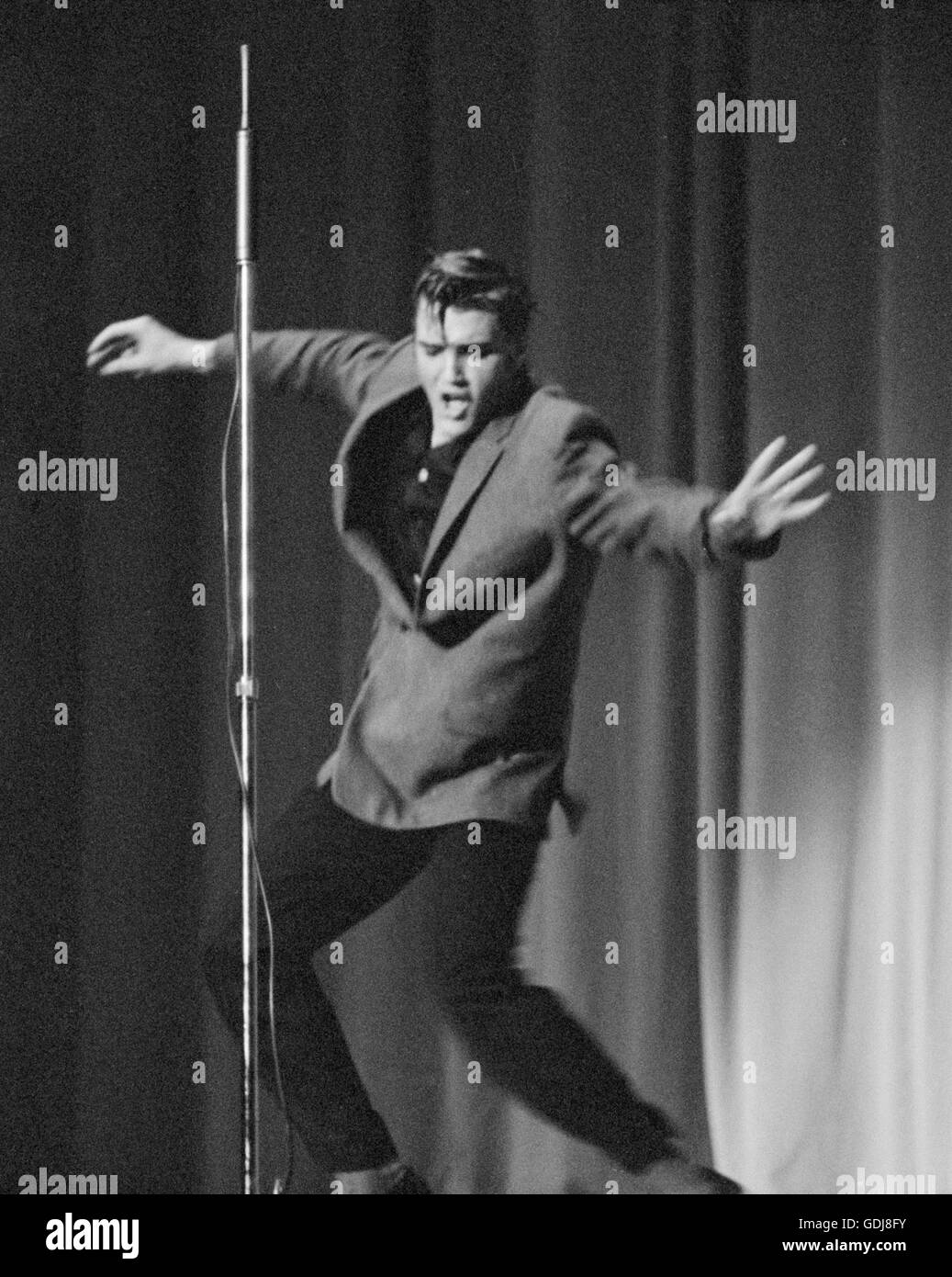 Elvis Presley, eseguire sul palco, 26 maggio 1956. Foto Stock