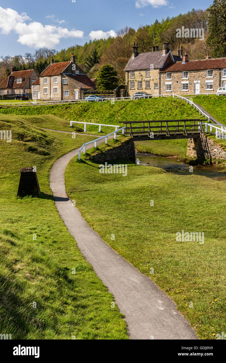 Hutton beck in esecuzione attraverso Hutton Le Hole Village Foto Stock