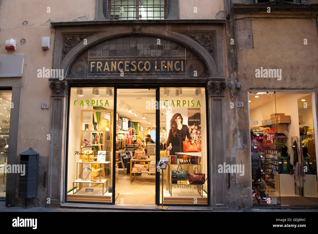 Francesco Lenci Shop; Via Fillungo Street; Lucca; Italia Foto stock - Alamy