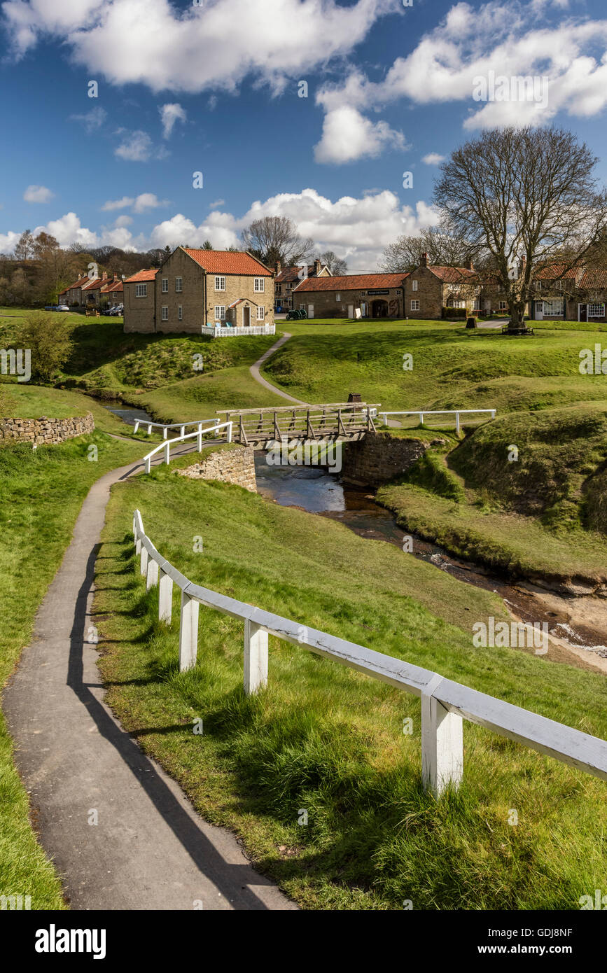 Hutton beck in esecuzione attraverso Hutton Le Hole Village Foto Stock
