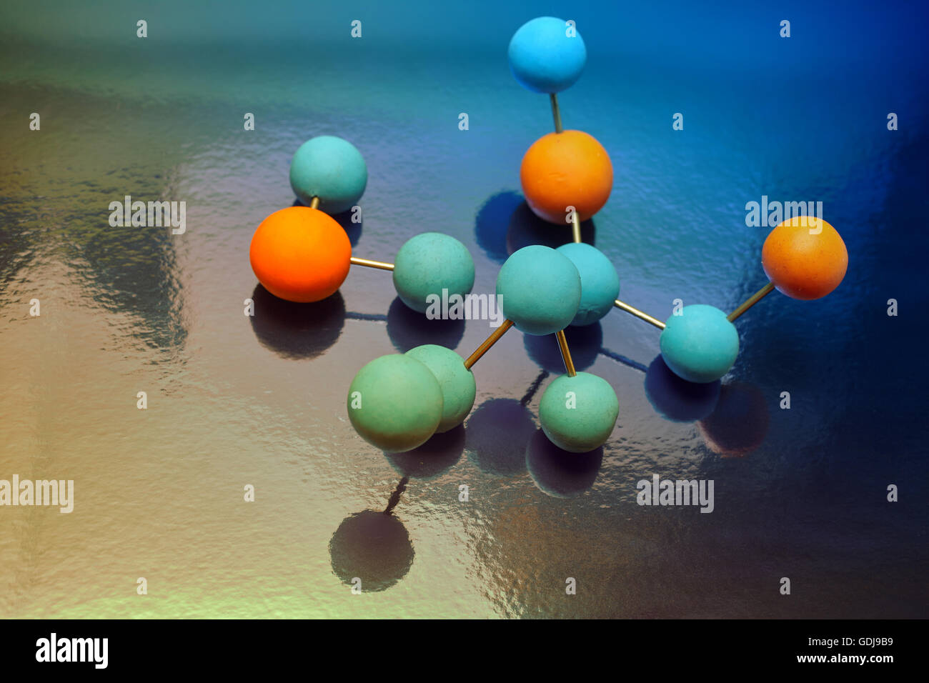 La scienza molecola. Chimica molecola di DNA test di laboratorio su sfondo blu Foto Stock