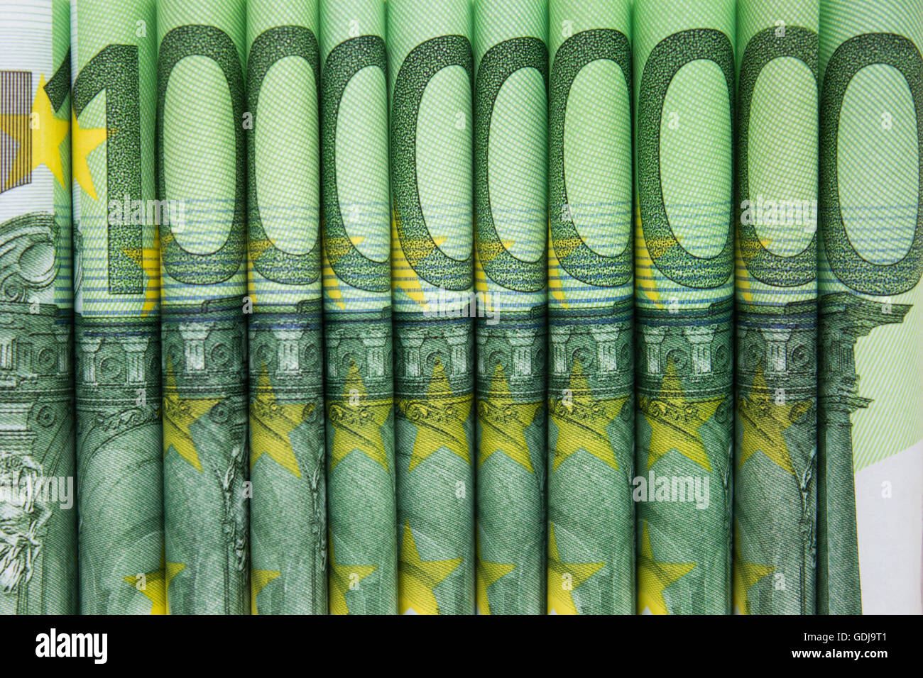 Impilati uno centinaio di fatture in euro - il denaro europeo Foto Stock