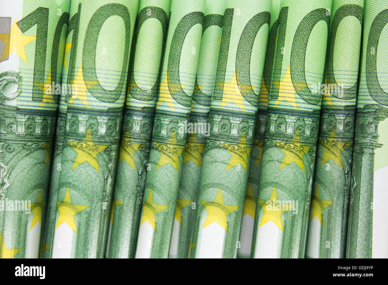 Impilati uno centinaio di fatture in euro - il denaro europeo Foto Stock