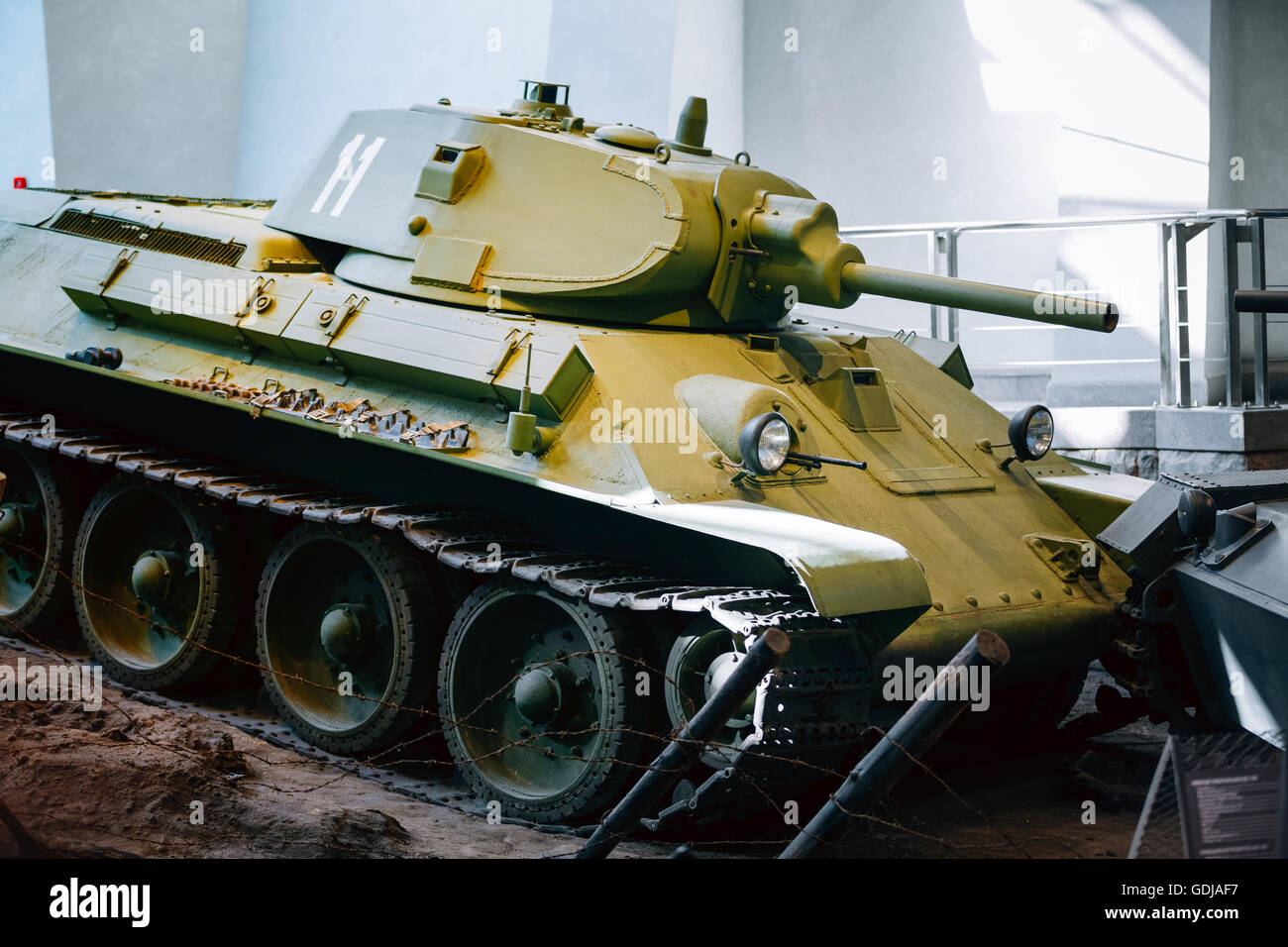 T-34 era un mezzo sovietica serbatoio a esposizione di armi e attrezzature in La bielorussa Museo della Grande Guerra Patriottica di Minsk, Foto Stock