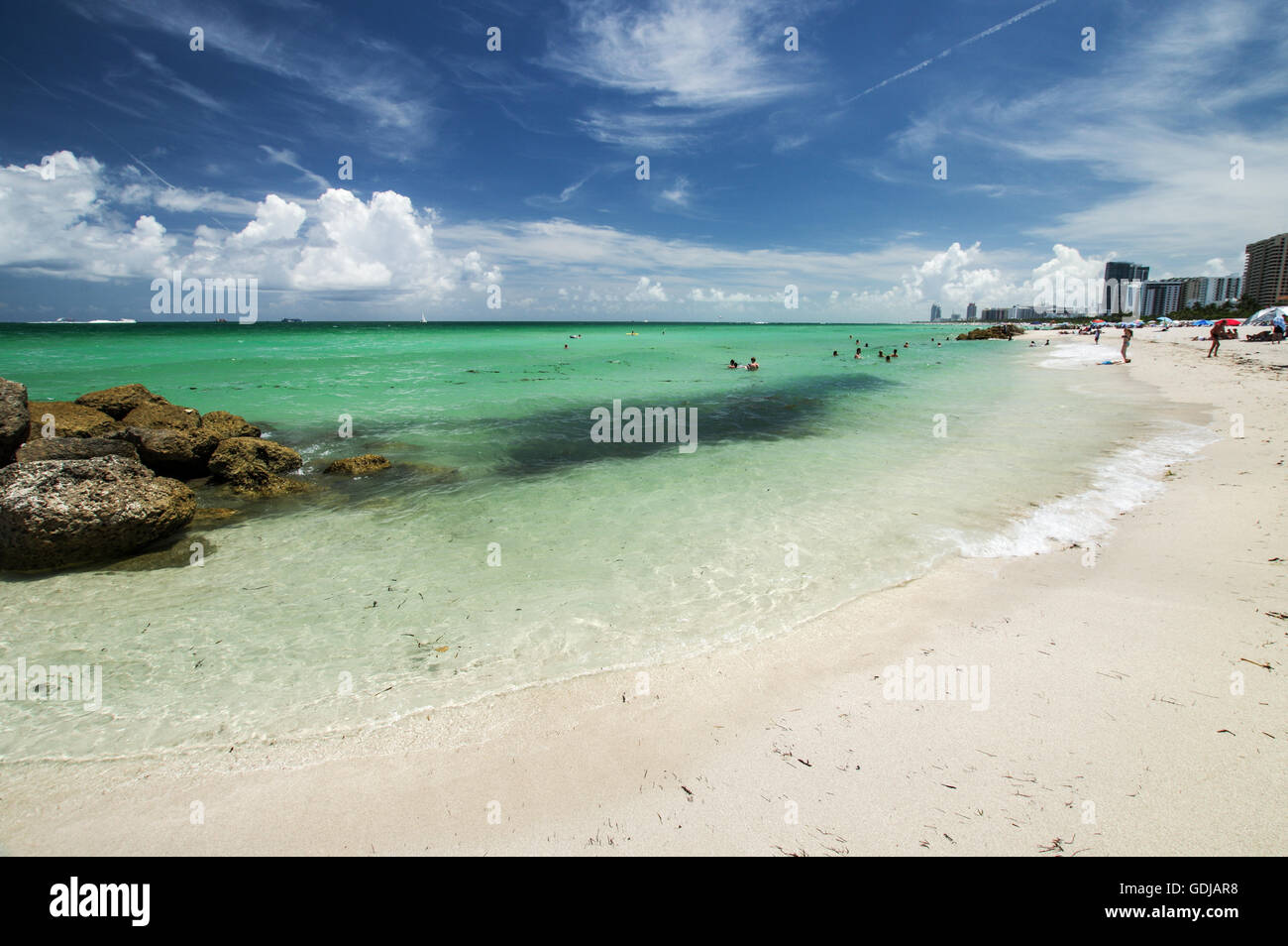 Le acque turchesi di South Beach a Miami, Florida Foto Stock