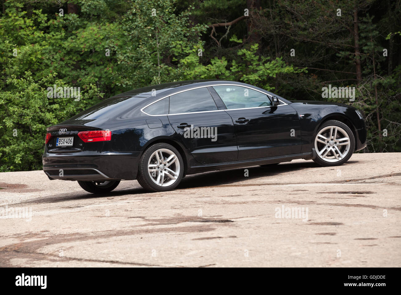 Kotka, in Finlandia - Luglio 16, 2016: Nero Facelift Audi A5 2.0 TDI 2012 anno modello Facelift auto, closeup vista laterale Foto Stock