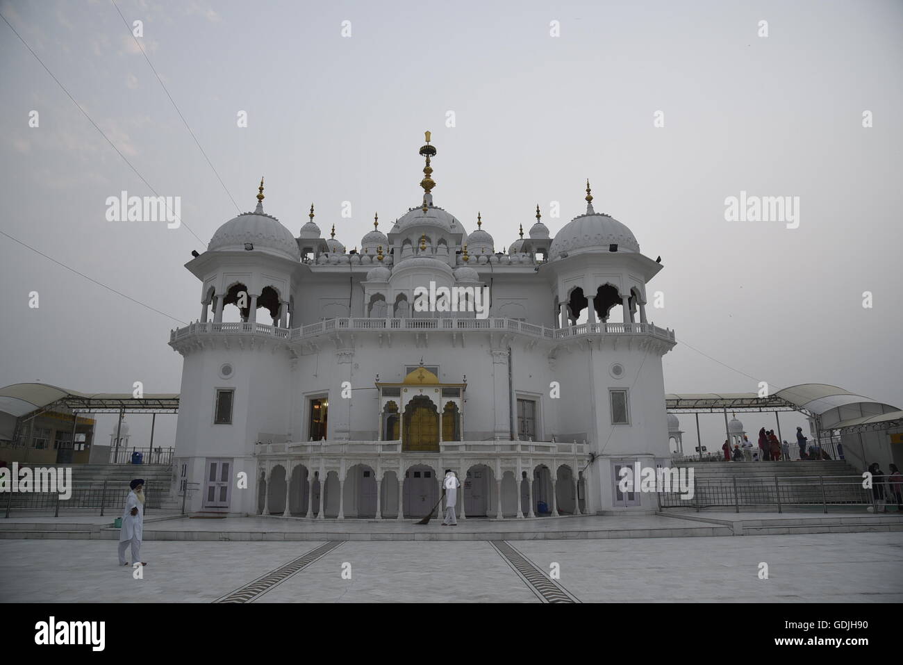 Shri Kesgarh Anandpur Sahib takhat religiosa di marmo bianco gurdwara sikhismo luogo santo nel distretto Rupnagar Punjab, India, Asia Foto Stock