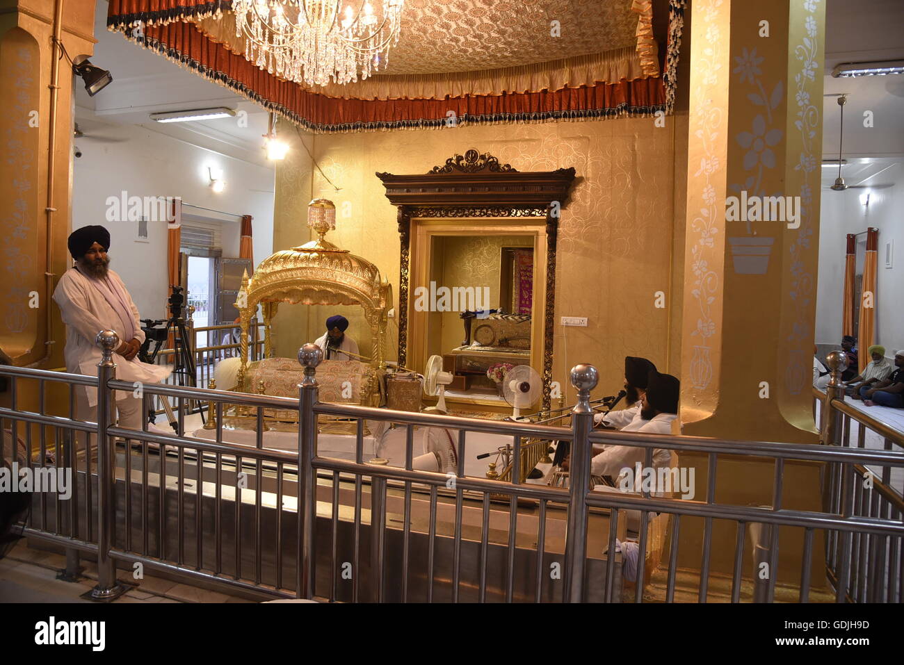 Shri Kesgarh Anandpur Sahib takhat religiosa di marmo bianco gurdwara sikhismo luogo santo nel distretto Rupnagar Punjab, India, Asia Foto Stock