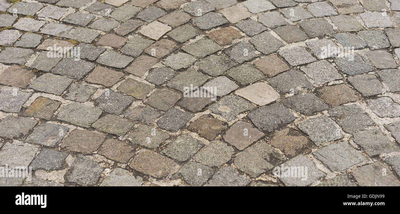 Panorama vecchio stile Europeo tradizionale strada acciottolata sfondo texture con blocchi di granito, pietre e mattoni pattern Foto Stock
