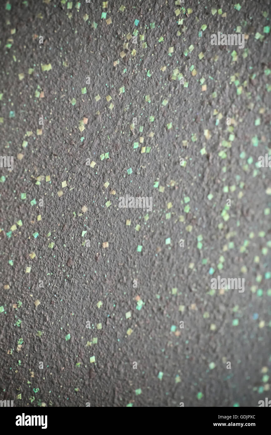 Sfondo bianco con pezzi di scintillanti. Foto Stock