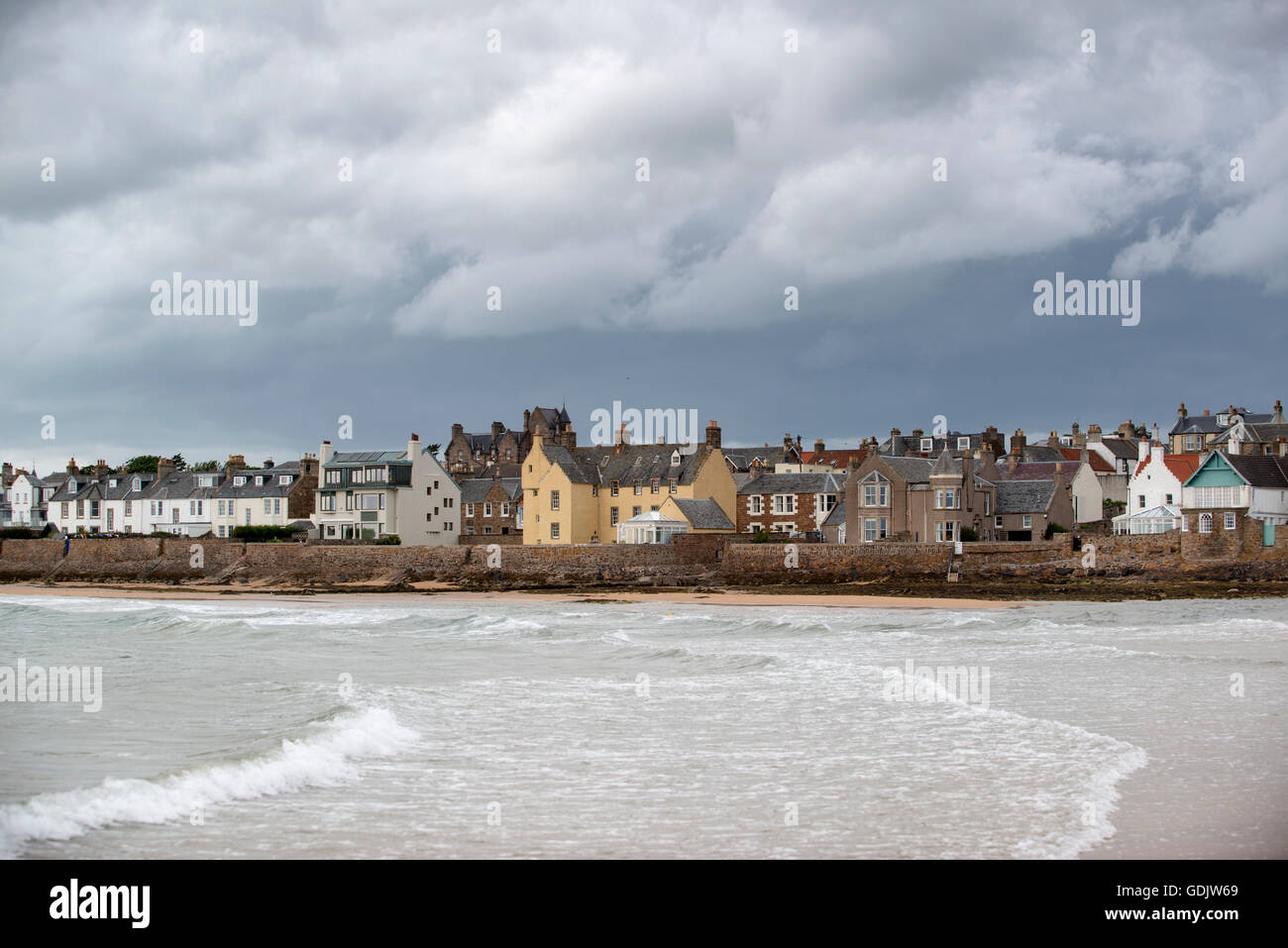 Il villaggio costiero Fife di Elie. Spiaggia di Earlsferry. Le seconde case comprendono il 37 per cento di tutti gli alloggi disponibili a Elie e Earlsferry. Foto Stock