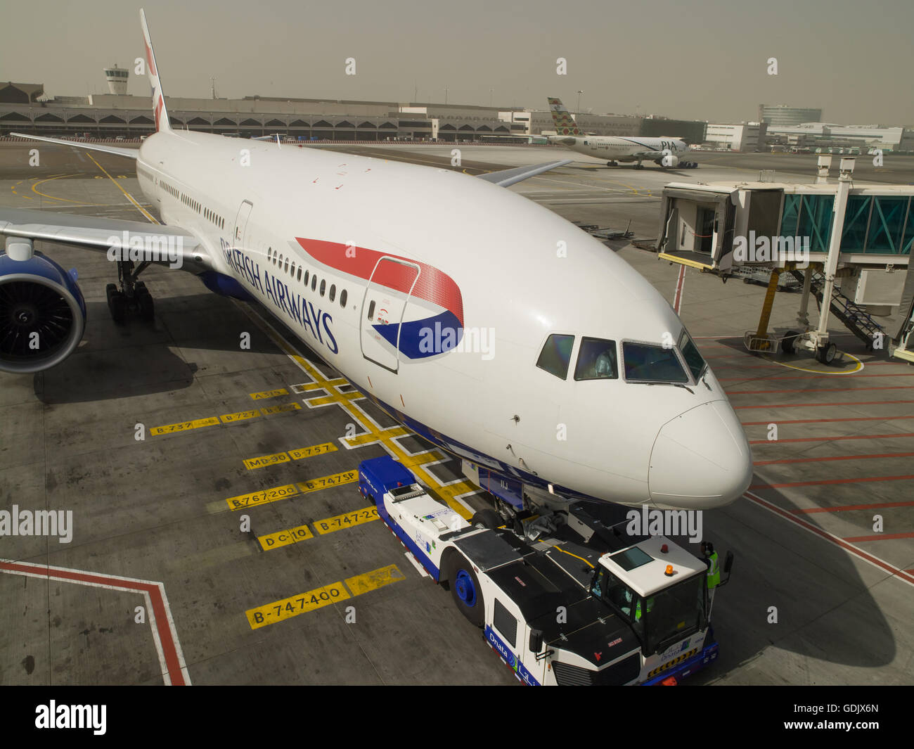 Aereo DNATA Pushback. Dubai, Emirati Arabi Uniti Foto Stock