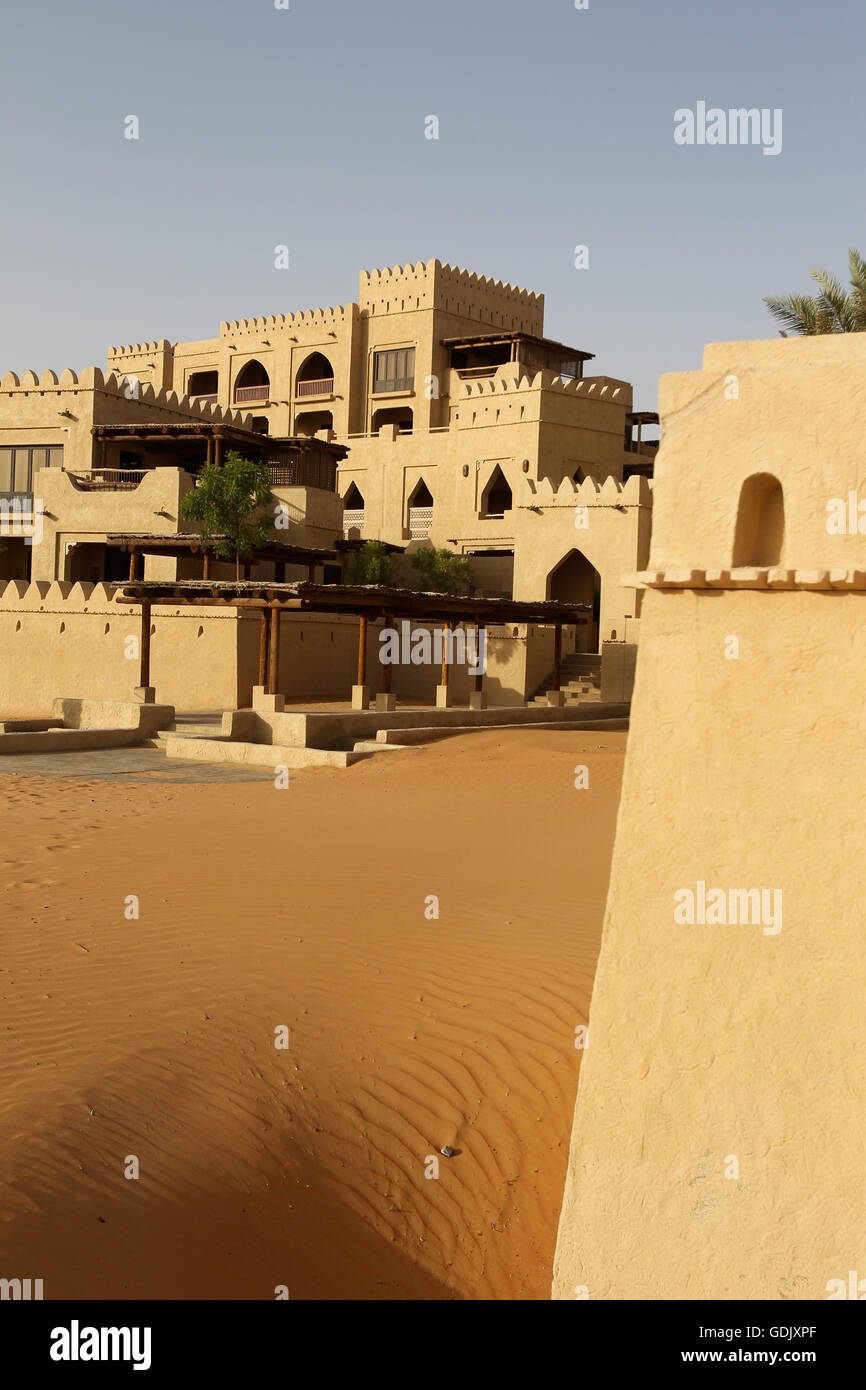 Architettura tradizionale dell'hotel Qasr al Sarab, Abu Dhabi Emirati Arabi Uniti. Foto Stock