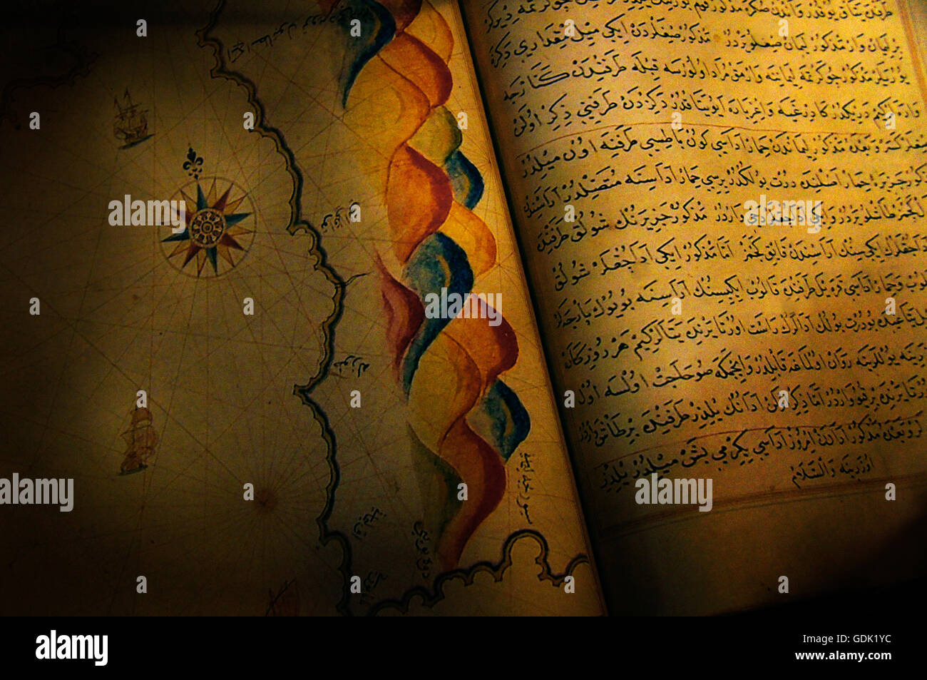 Libro di navigazione " da Piri Reis (nome completo Haci Ahmed Muhiddin Piri - Hadji Ahmed Muhiddin Piri, Ahmet ibn-i-el-Haç Mehmet El Karamani; Reis era un esercito turco rank affine a quello del capitano) era un ammiraglio Ottomano, geografo e cartografo nato essere Foto Stock