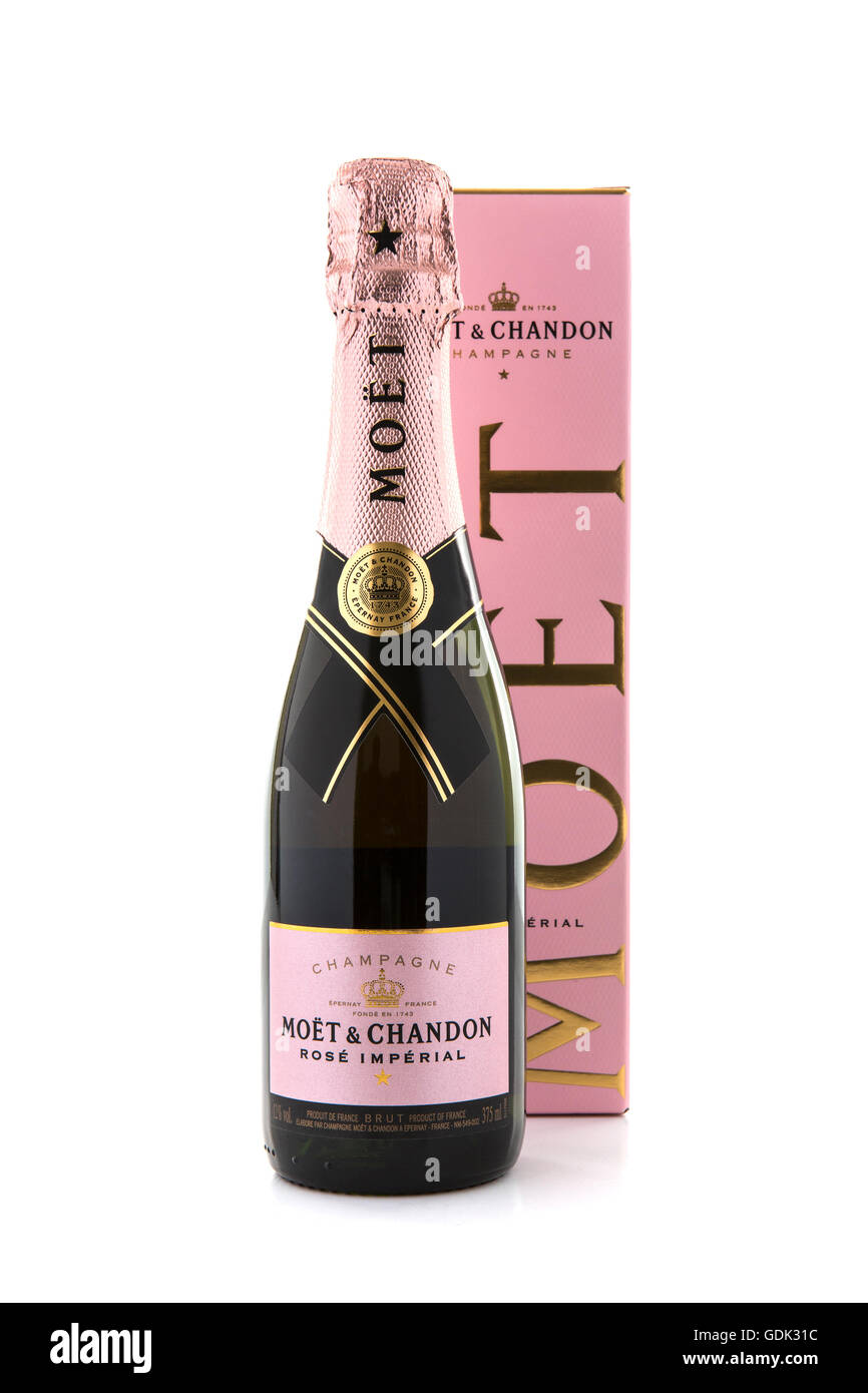 Una bottiglia di Möet & Chandon Rosé Imperial champagne su sfondo bianco Foto Stock