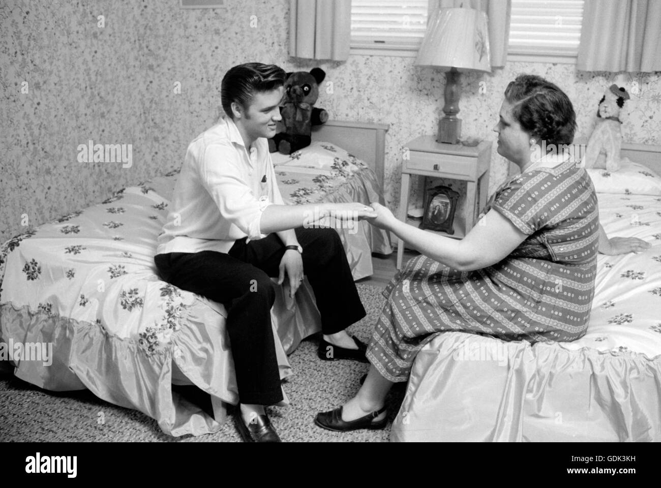 Elvis Presley e Gladys a casa Foto Stock