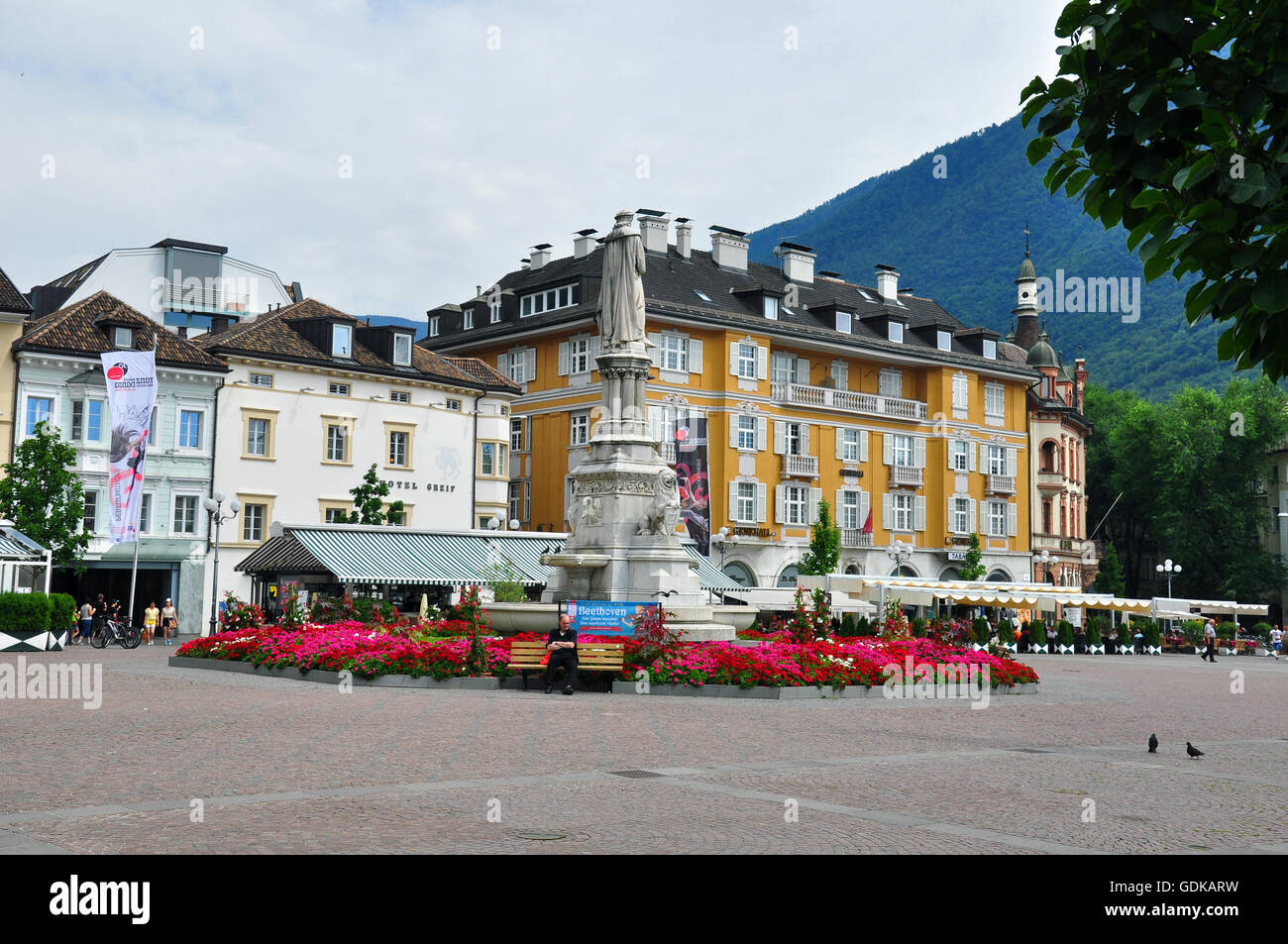 BOLZANO, Italia - 20 Luglio: vista di una piazza della città di Bolzano, Italia Il 20 luglio 2014. Foto Stock