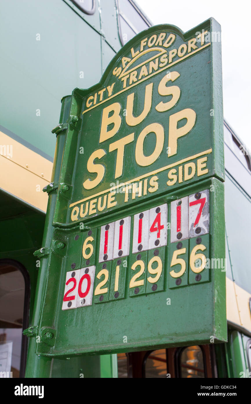 Salford City Vintage Trasporto Bus Stop. Foto Stock