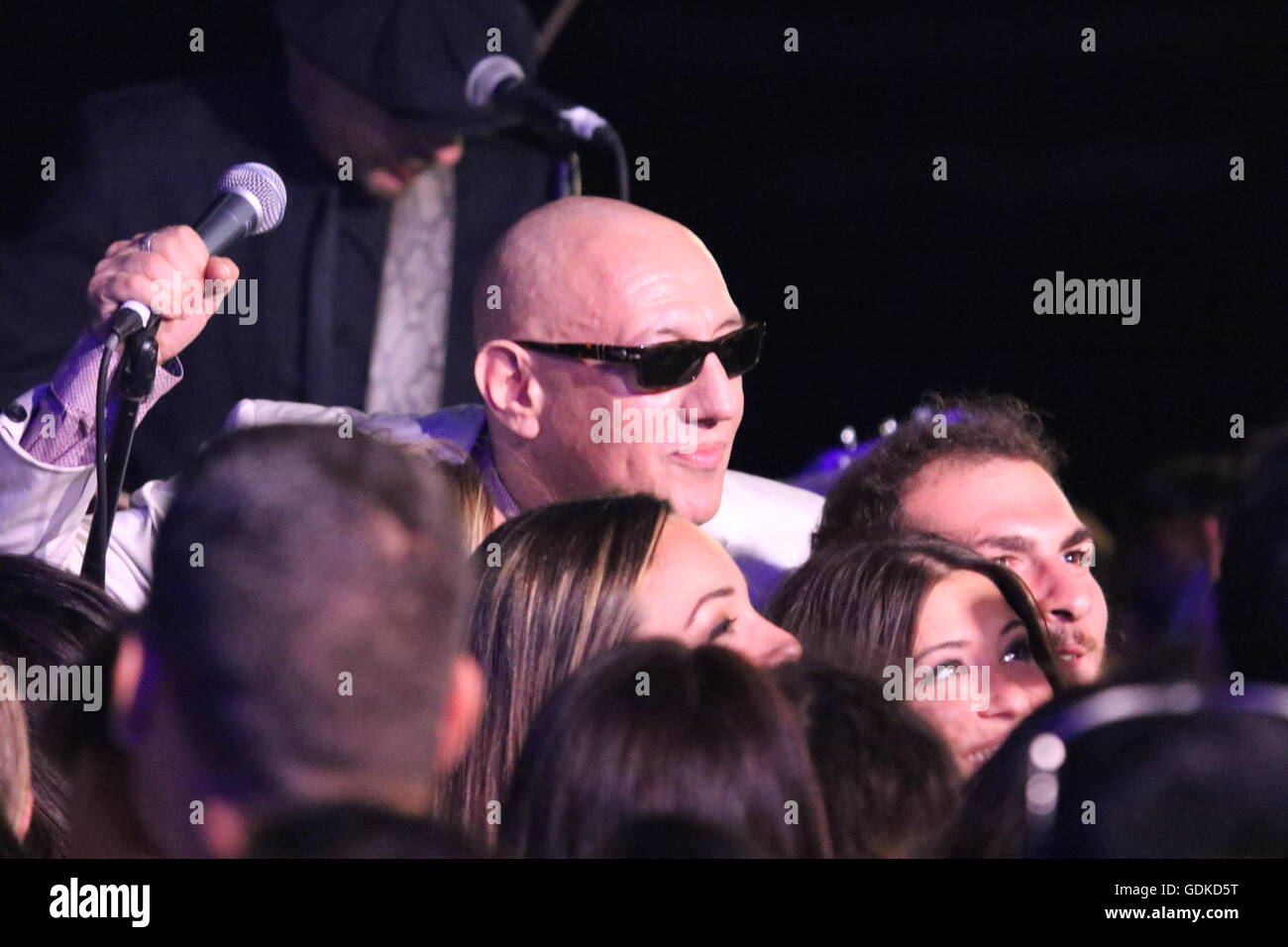 Bacoli, Italia. 17 Luglio, 2016. Giuliano Palma in concerto a Nabilah, presenta il suo nuovo album Groovin in Italia. Credito: Salvatore Esposito/Pacific Press/Alamy Live News Foto Stock