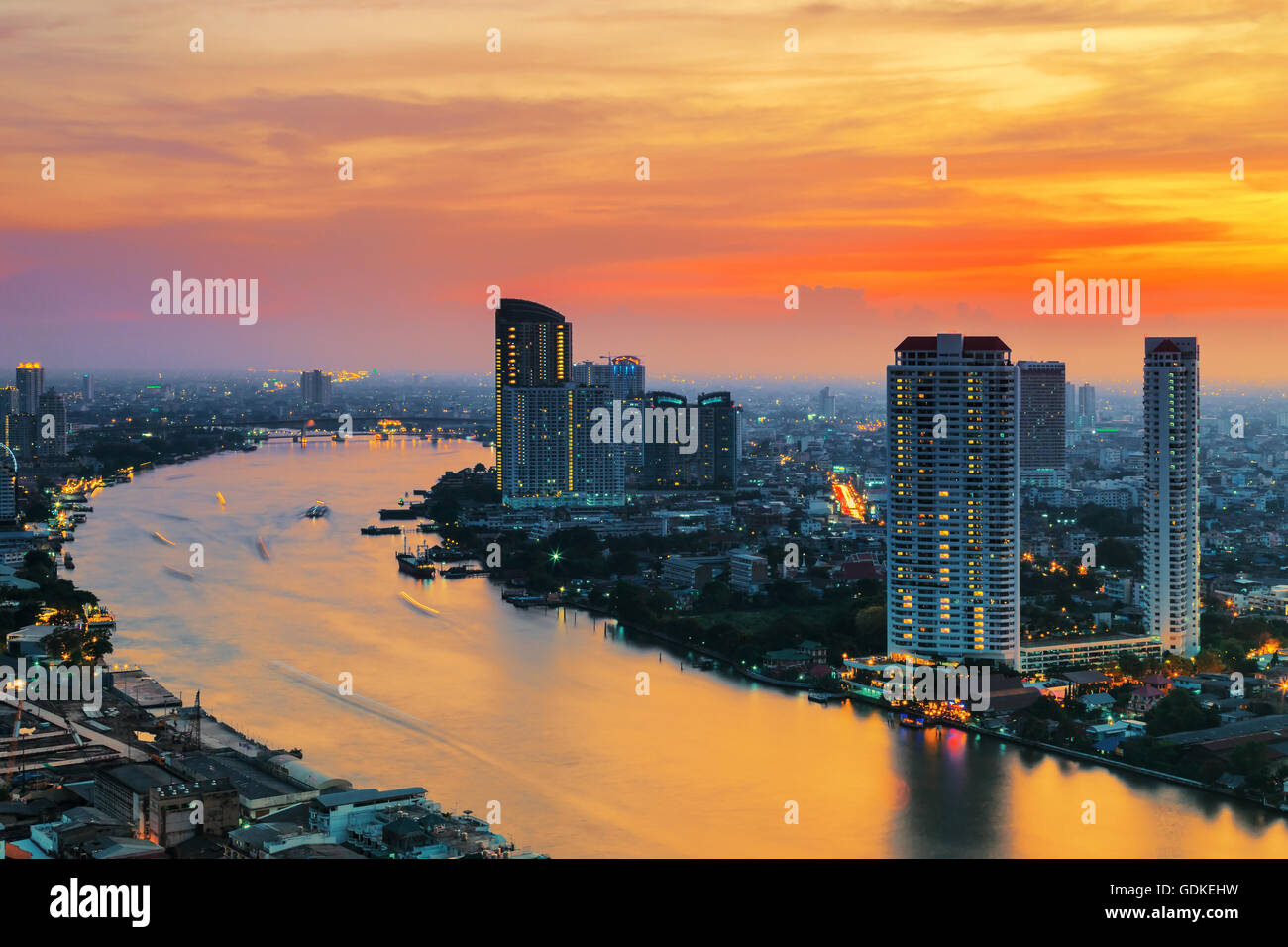 Bangkok City in serata, Hotel e area residenti nella capitale della Thailandia Foto Stock