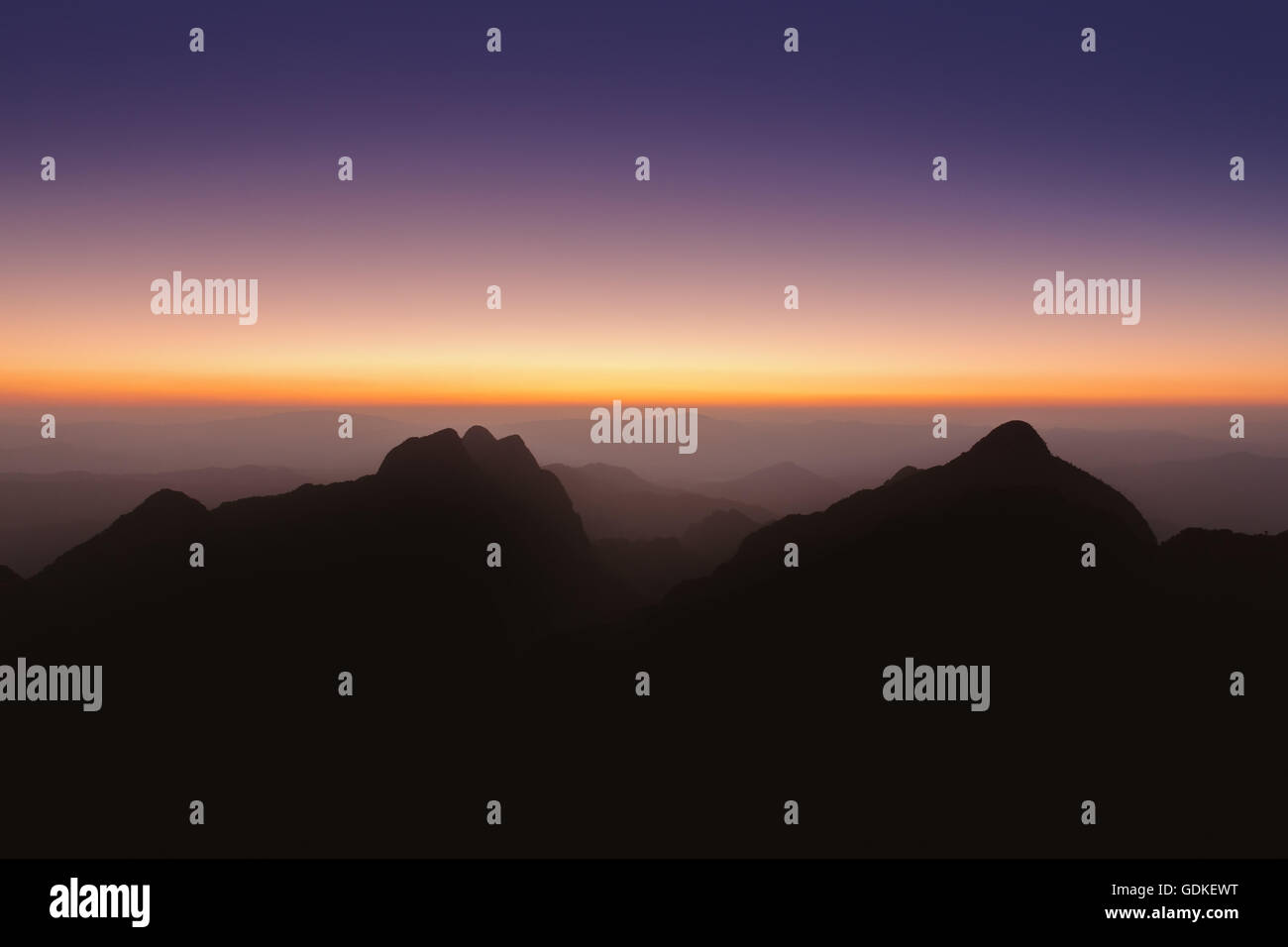 Mountain sunrise sky, il Doi Luang Chiang Dao, Thailandia. Foto Stock