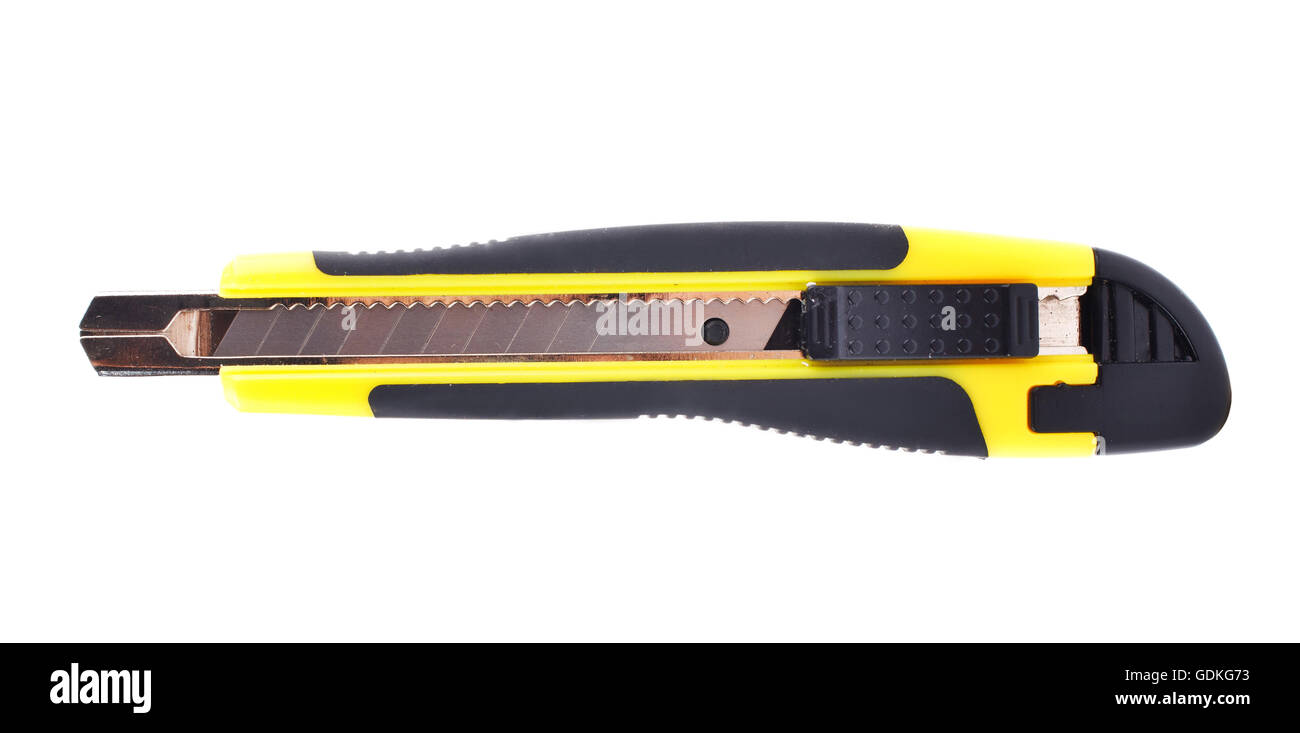 Cancelleria giallo coltello su sfondo bianco Foto Stock