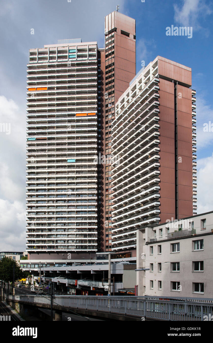 Germania, Colonia, il Uni-Center nel quartiere Suelz. Si tratta di uno dei più grandi edifici residenziali in Europa Foto Stock