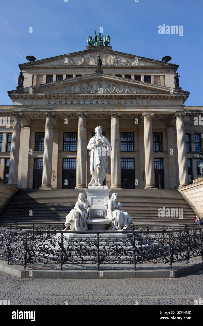 Monumento a Schiller e Konzerthaus, Gendarmenmarkt Berlin Germania Foto Stock