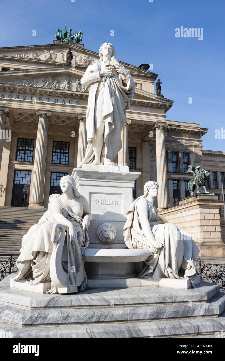 Monumento a Schiller e Konzerthaus, Gendarmenmarkt Berlin Germania Foto Stock