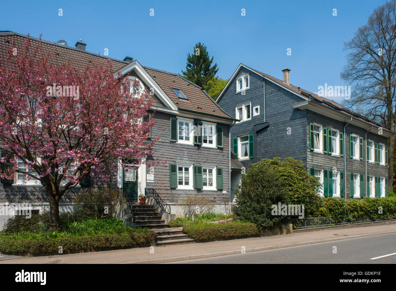 Deutschland, Oberbergischer Kreis, Hückeswagen, Bachstrasse 22 und 20 Foto Stock