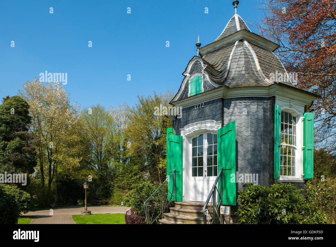 Deutschland, Oberbergischer Kreis, Radevormwald, Historisches Rokoko-Gartenhaus im Stadtpark: 1772 erbaut, stand es beim Stadtbr Foto Stock