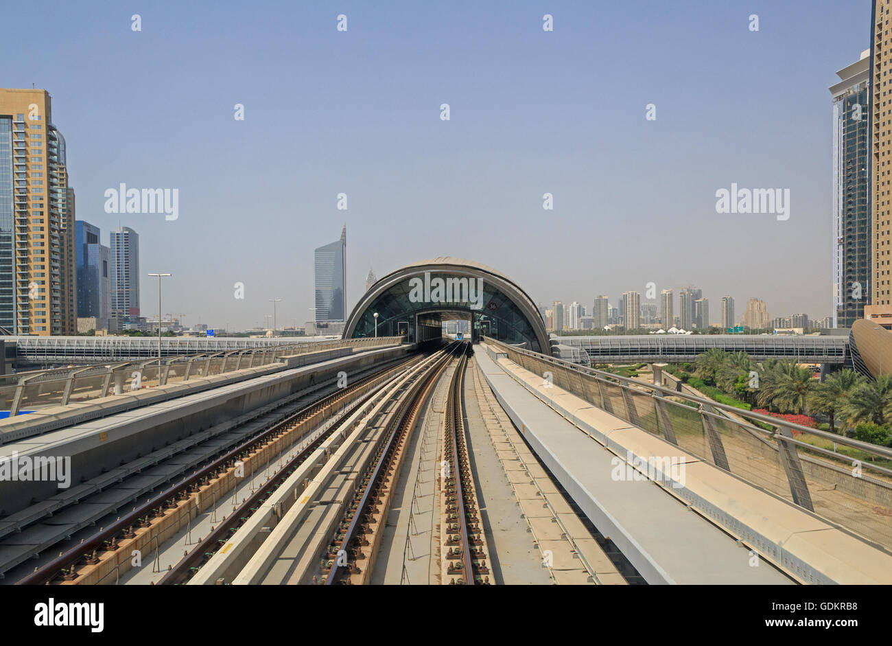 Vista sulla stazione della metropolitana di Dubai Foto Stock