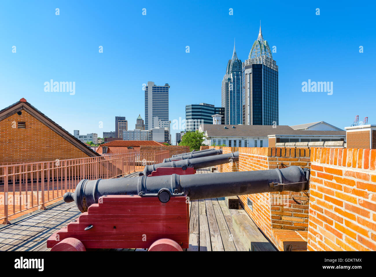 Mobile, Alabama, Stati Uniti d'America skyline con forte storico Conde. Foto Stock
