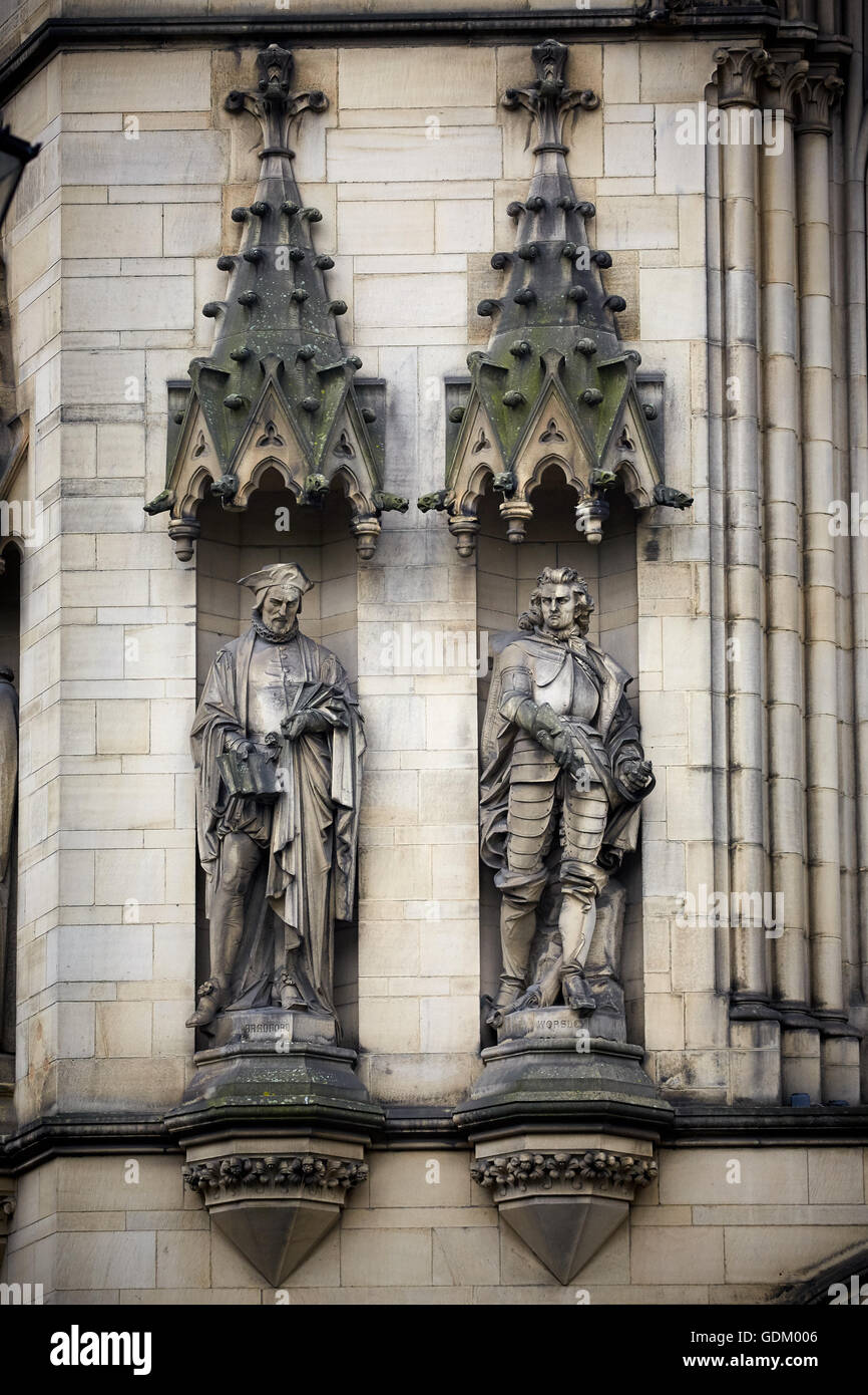 Manchester arenaria carving stone mason lavorare su Manchester Town Hall dettagli esterni Foto Stock