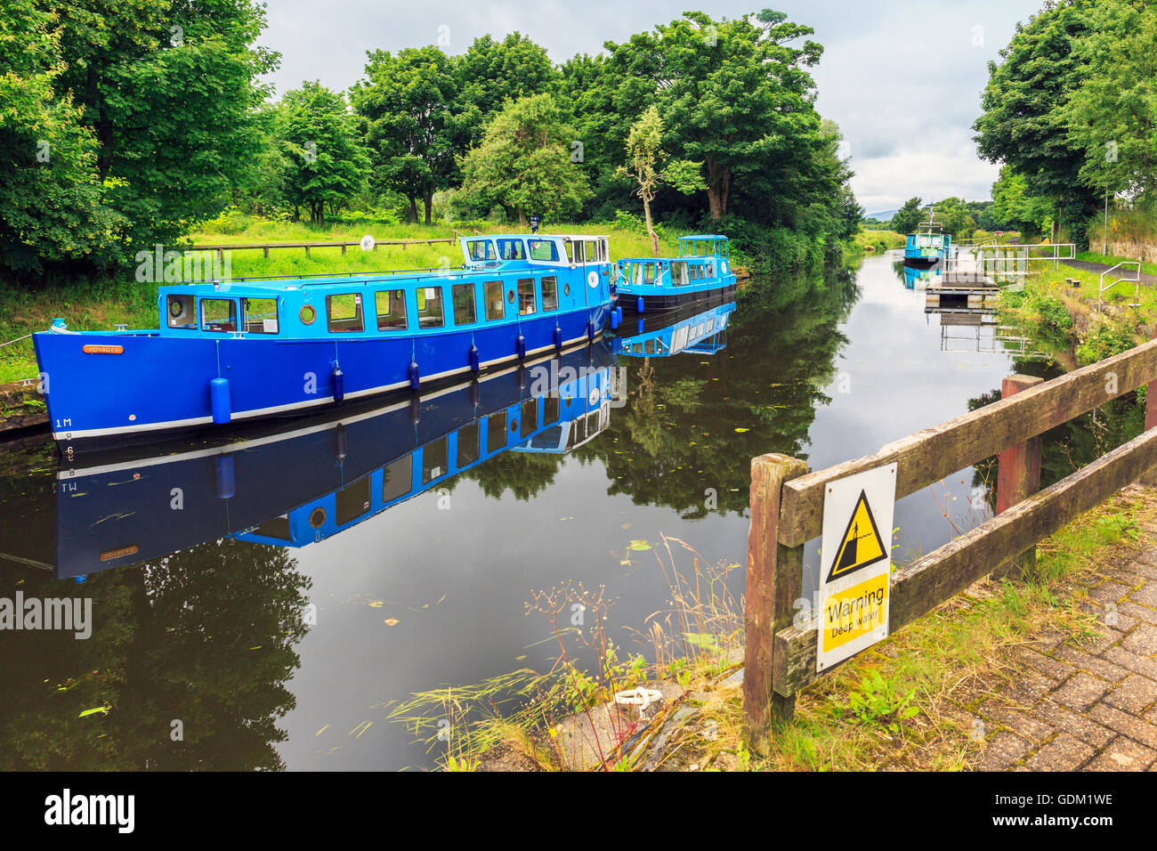 Chiatte sul canale di Forth e Clyde vicino Kirkintilloch, Glasgow, Scotland, Regno Unito Foto Stock