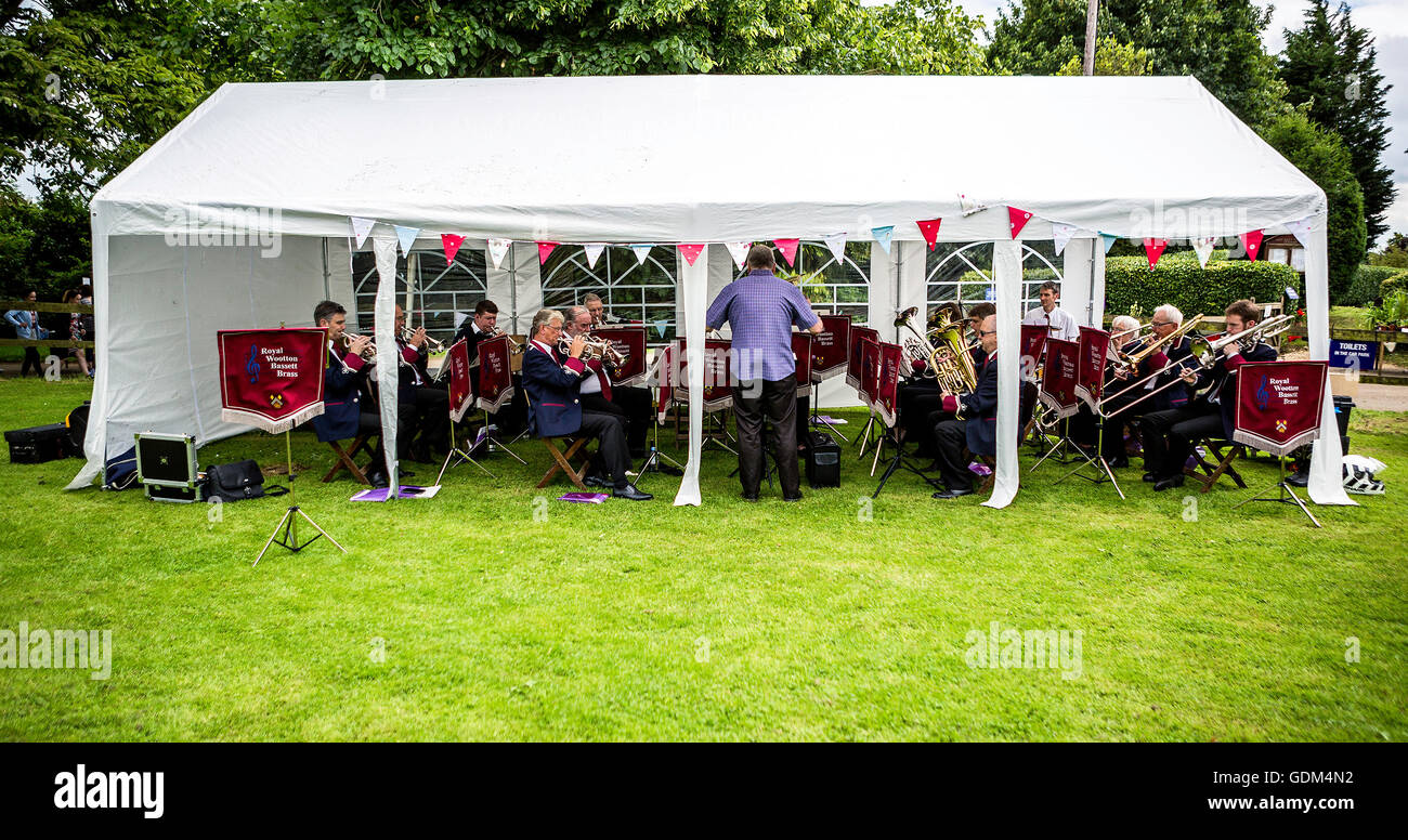 Wootton Bassett Brass Band gioca a Tockenham fiere estive Foto Stock