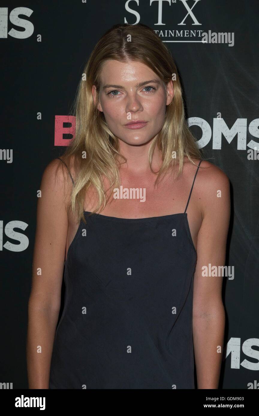 New York, NY, STATI UNITI D'AMERICA. 18 Luglio, 2016. Emma Greenwell presso gli arrivi per Bad mamme Premiere, Metrograph, New York, NY, 18 luglio 2016. Credito: Lev Radin/Everett raccolta/Alamy Live News Foto Stock