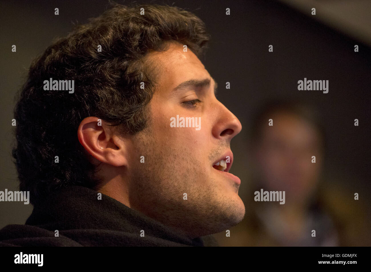 Il fado il fado di canto e di prestazioni in un centro culturale di Coimbra, Coimbra, Distretto di Coimbra, Portogallo, Europa, viaggi Foto Stock