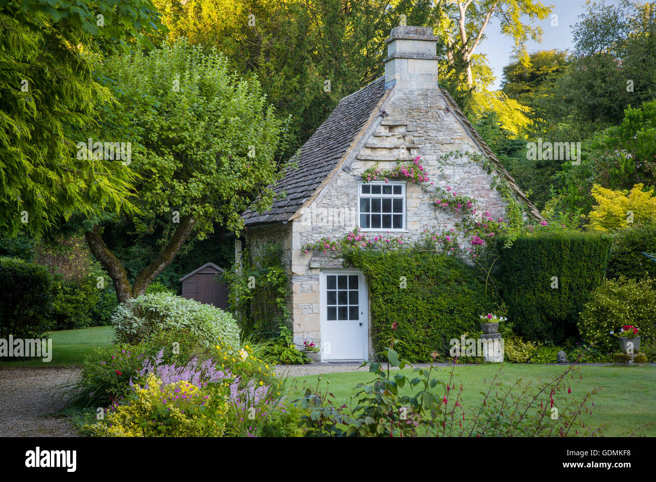 La mattina presto cottage in Castle Combe, Wiltshire, Inghilterra Foto Stock