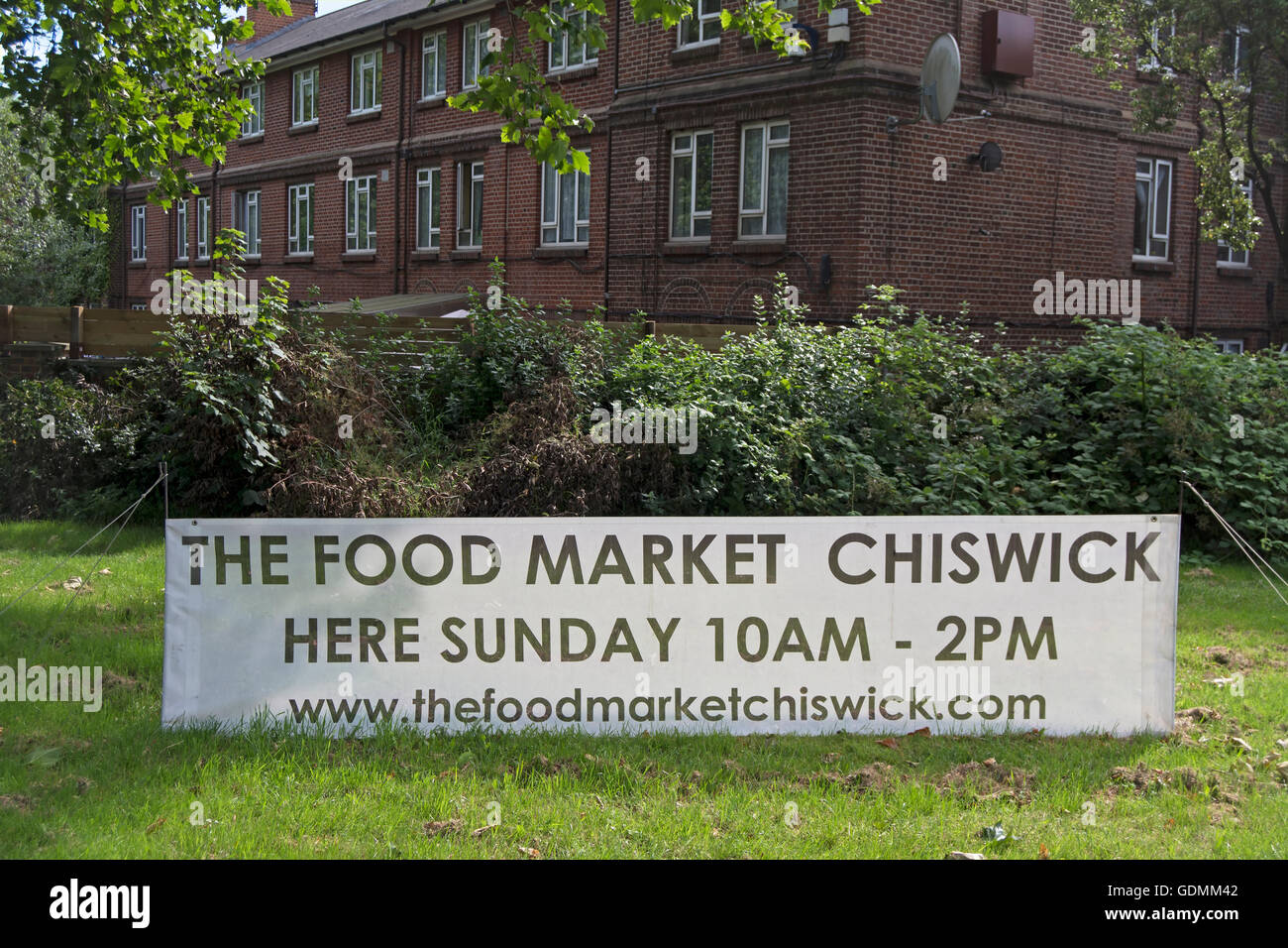 Segno di banner per la domenica mercato alimentare, Chiswick, Londra, Inghilterra Foto Stock