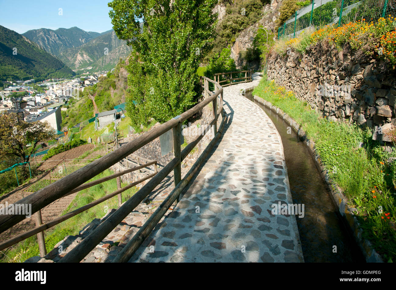 Sola canale irriguo - Andorra Foto Stock