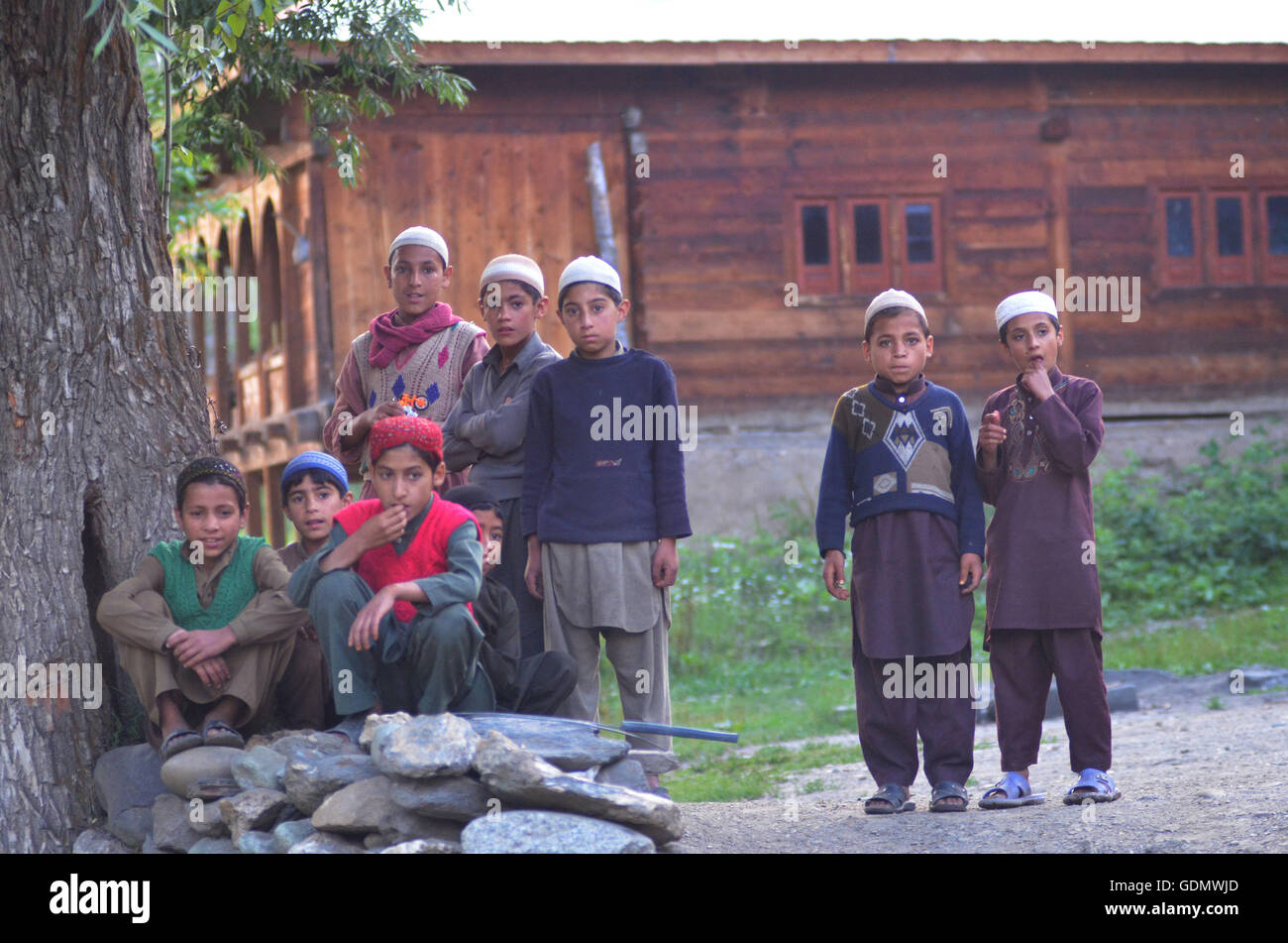 Lahore, Pakistan. 12 Luglio, 2016. Una vistosa vista dei paesaggi naturali dalla zona a nord del Pakistan e la vita quotidiana in Azad Jammu e Kashmir. © Rana Sajid Hussain/Pacific Press/Alamy Live News Foto Stock